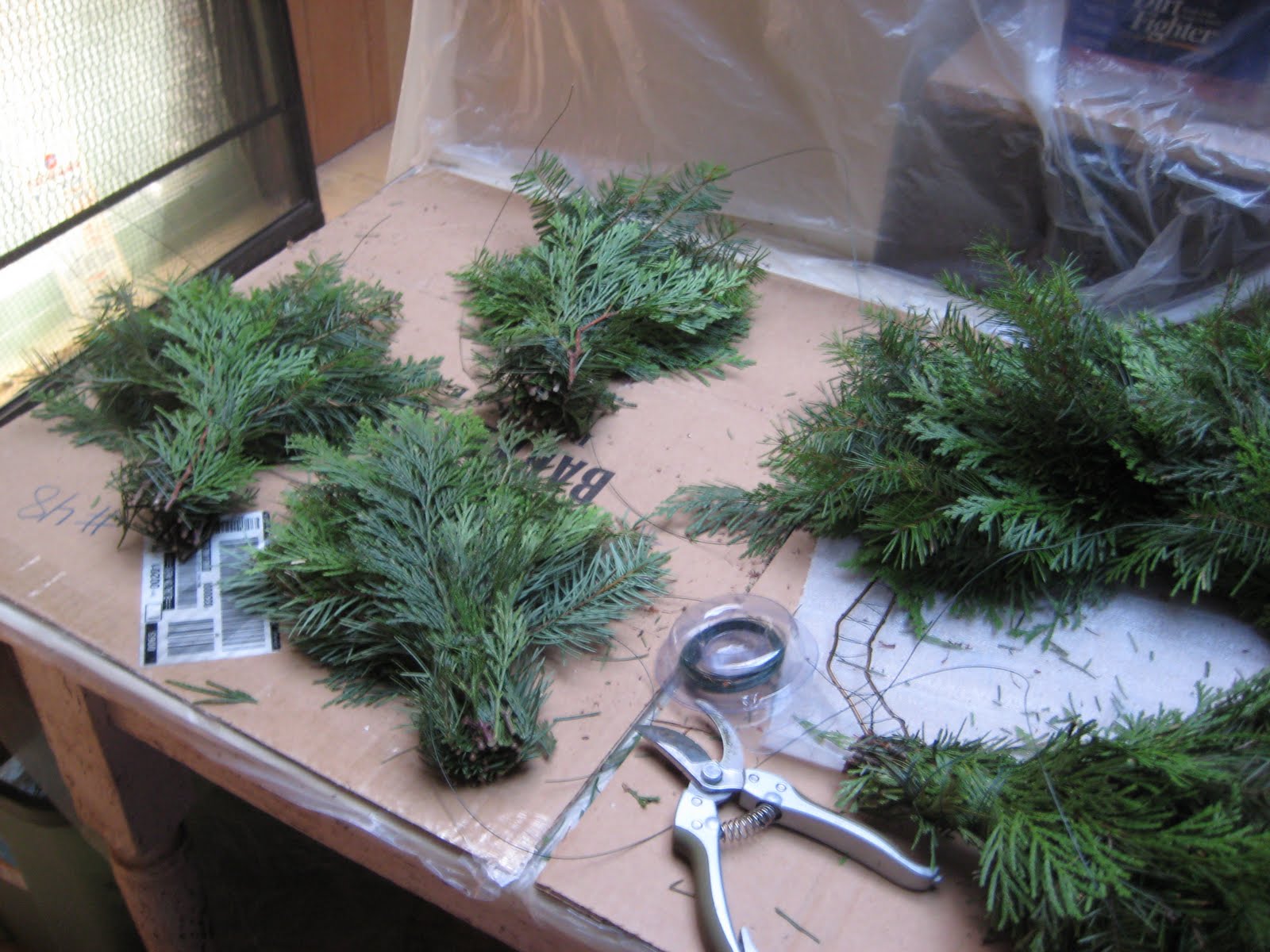 How to Make Christmas Wreaths